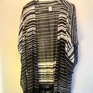 Suzy Shier black and white kimono with fringed hemline
